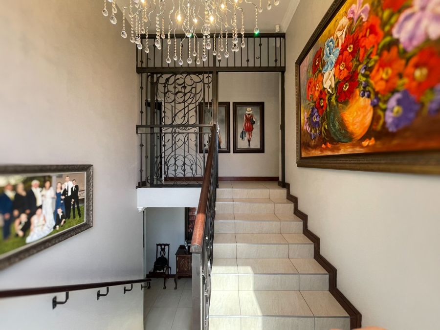 5 Bedroom Property for Sale in Wilkoppies North West